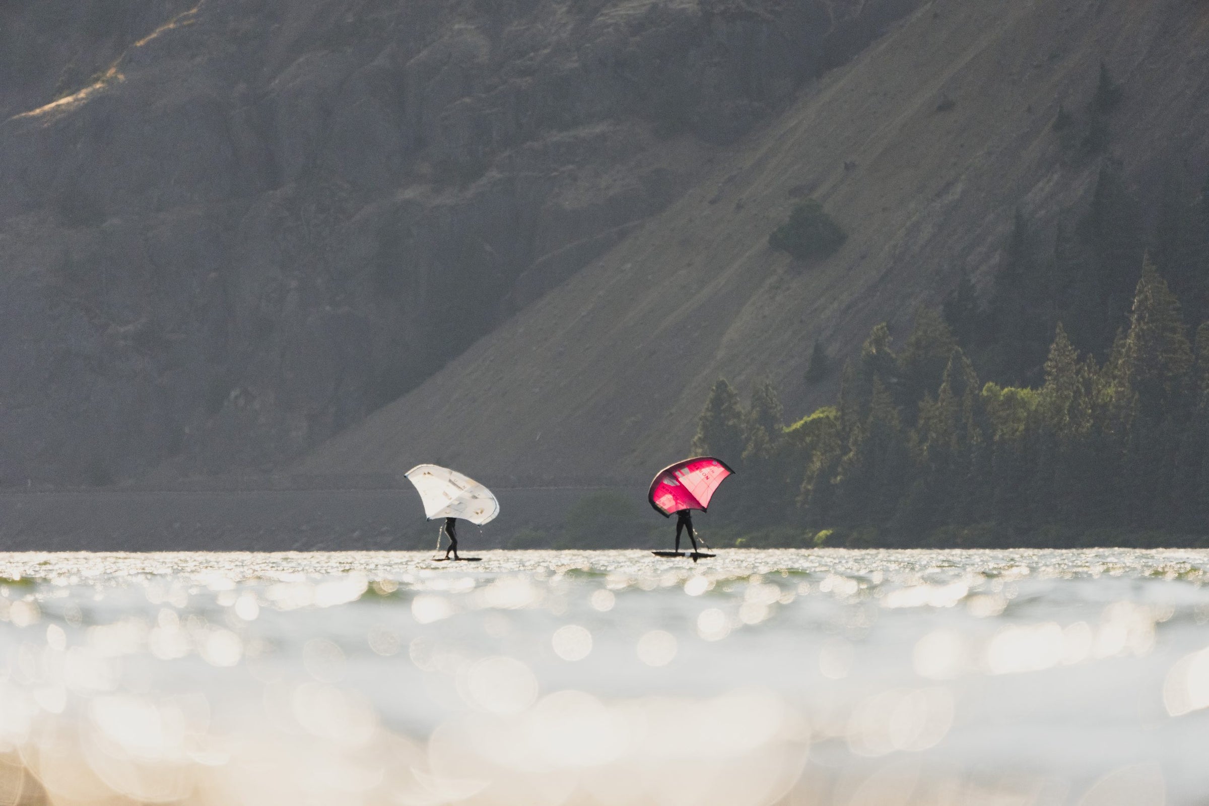 Two riders foiling together